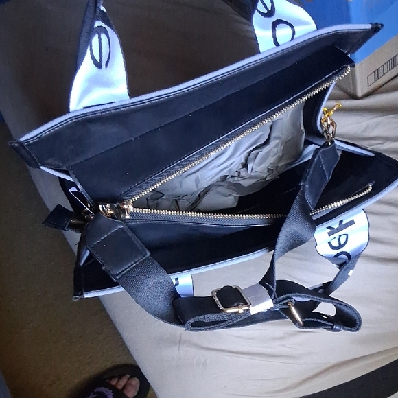 NEW bebe Black and Gray Tote Bag - Picture 5 of 8